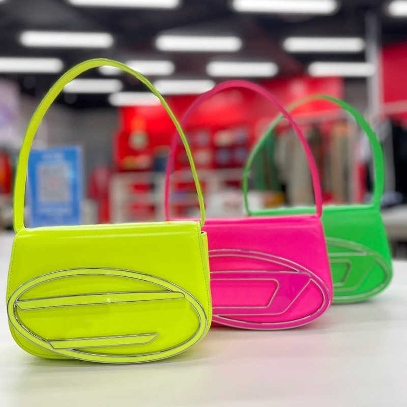 die designer bag Fluorescent Underarm Jingle Bag Spring evening bags Shoulder Messenger Portable Mini Square Bag 230301, Black --12cm
die designer bag Fluorescent Underarm Jingle Bag Spring evening bags Shoulder Messenger Portable Mini Square Bag 230301, Black --12cm