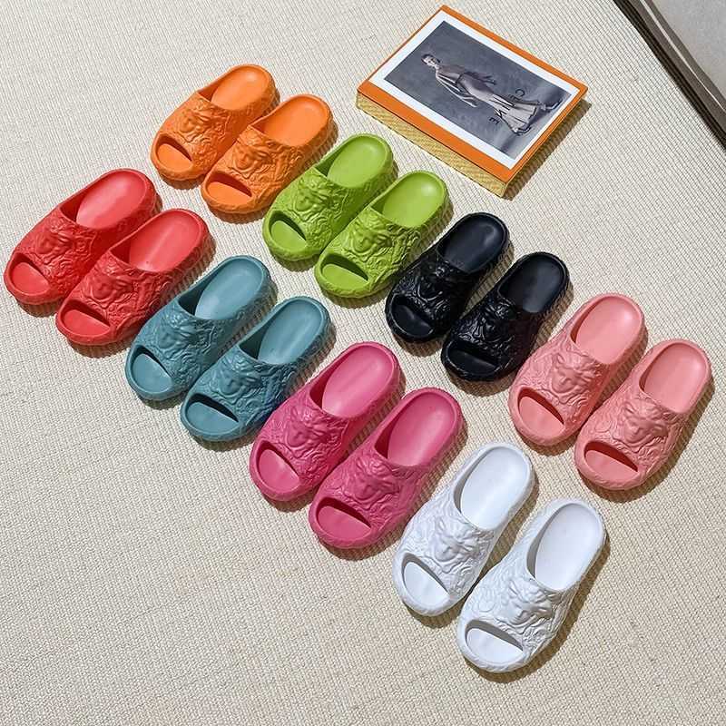 mens women slides Designer Medusa slipper Unisex Summer New Slippers Couple Style Fashion Versatile Beach Sandals, Black
mens women slides Designer Medusa slipper Unisex Summer New Slippers Couple Style Fashion Versatile Beach Sandals, Black
