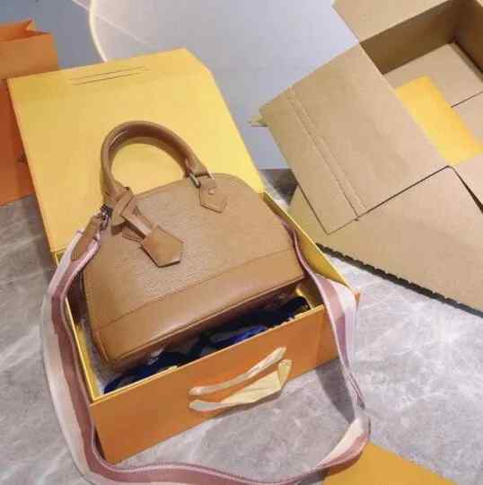 2023 Water Ripple Crossbody Bags Shell Totes Women Fashion Messenger Bag Designer Handbags Lady Purse M57426 Vintage Cowhid
2023 Water Ripple Crossbody Bags Shell Totes Women Fashion Messenger Bag Designer Handbags Lady Purse M57426 Vintage Cowhid