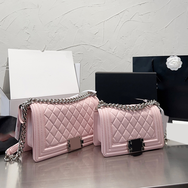 French Ladies Designer Lambskin Boy Quilted Bags Mini/Small Purse With Silver Metal Chain Strap Crossbody Shoulder Handbags Outdoor Sacoche 6 Colors Pouch 20CM/25CM, Box
French Ladies Designer Lambskin Boy Quilted Bags Mini/Small Purse With Silver Metal Chain Strap Crossbody Shoulder Handbags Outdoor Sacoche 6 Colors Pouch 20CM/25CM, Box