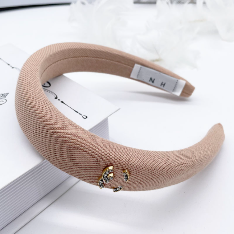 Luxury Designer Headband Women Solid Color Brand Print Sponge fabric Hairband Fashion Womens Autumn Sport Wide Edge Turban Headwraps for Hat Accessories Gifts, Black
Luxury Designer Headband Women Solid Color Brand Print Sponge fabric Hairband Fashion Womens Autumn Sport Wide Edge Turban Headwraps for Hat Accessories Gifts, Black