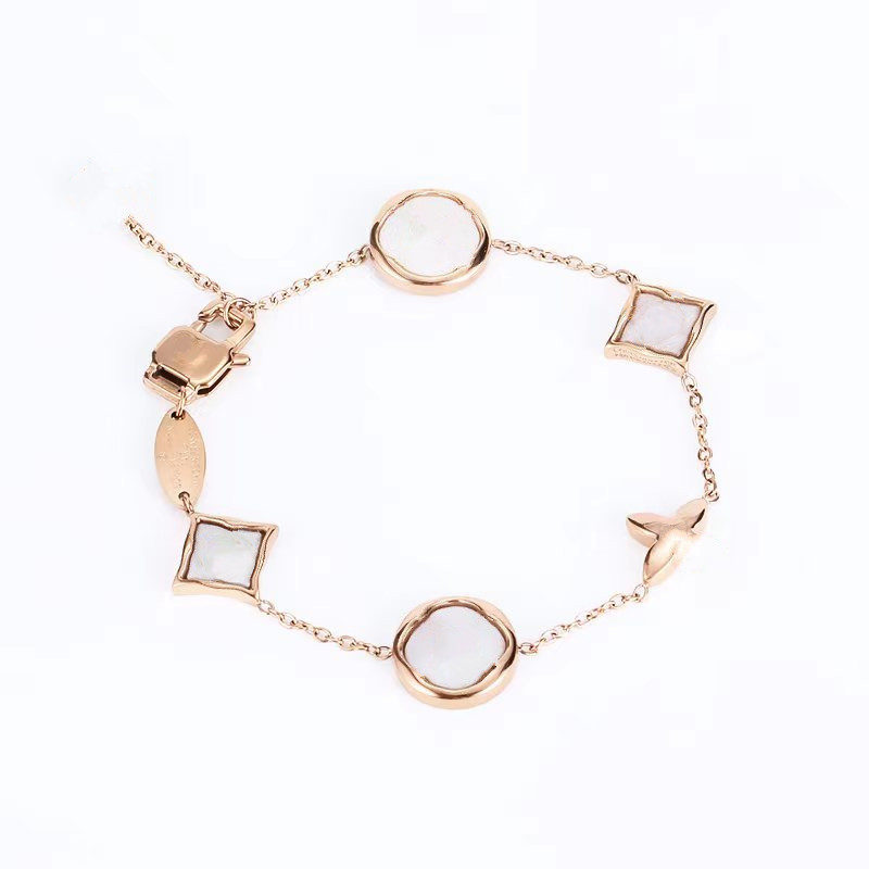 Flower Charm Bracelets shell Bangle letter Titanium steel designer for women men luxury jewlery gifts woman girl gold silver rose gold wholesale
Flower Charm Bracelets shell Bangle letter Titanium steel designer for women men luxury jewlery gifts woman girl gold silver rose gold wholesale