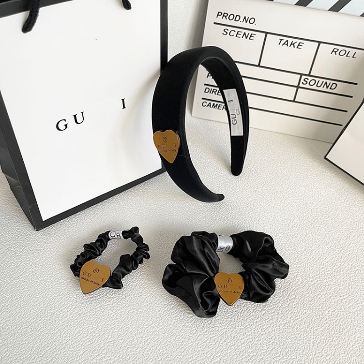 luxury Brand Designer Love Sponge Fashion Classic Headband for Women Korea New Wide Hair Hoop Sports Turban Headwrap Women's Hair Accessories, Small
luxury Brand Designer Love Sponge Fashion Classic Headband for Women Korea New Wide Hair Hoop Sports Turban Headwrap Women's Hair Accessories, Small