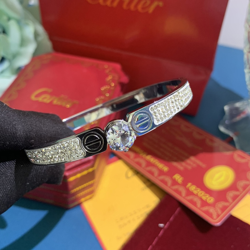 Luxury designer elegant diamond bracelet personalised bangle fashion women bracelet inner diameter 4.55cm wedding special design jewelry quality good
Luxury designer elegant diamond bracelet personalised bangle fashion women bracelet inner diameter 4.55cm wedding special design jewelry quality good