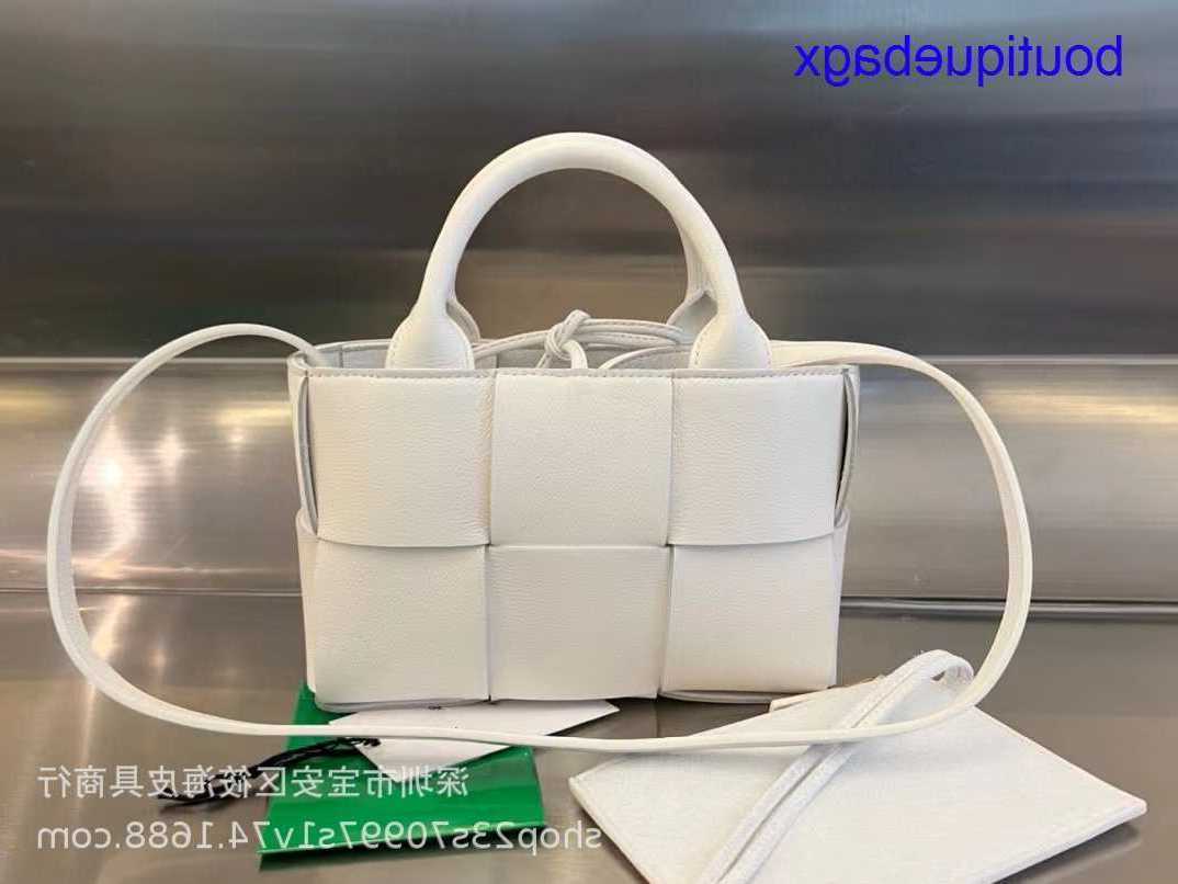 Original edition Luxury Bottegss Venetss Arco Evening Bags online store 2023 New women's bag factory leather luxury Advanced singl With logo DPI4, White4
Original edition Luxury Bottegss Venetss Arco Evening Bags online store 2023 New women's bag factory leather luxury Advanced singl With logo DPI4, White4