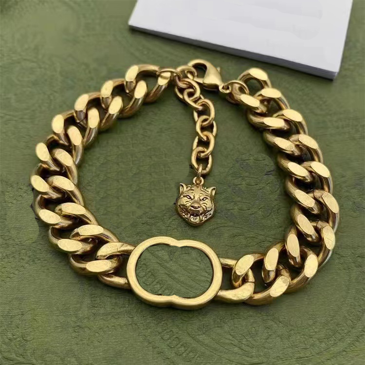 Designer Charm Chain Retro Fashion Luxury Simple Versatile Copper Bracelets Gifts
Designer Charm Chain Retro Fashion Luxury Simple Versatile Copper Bracelets Gifts