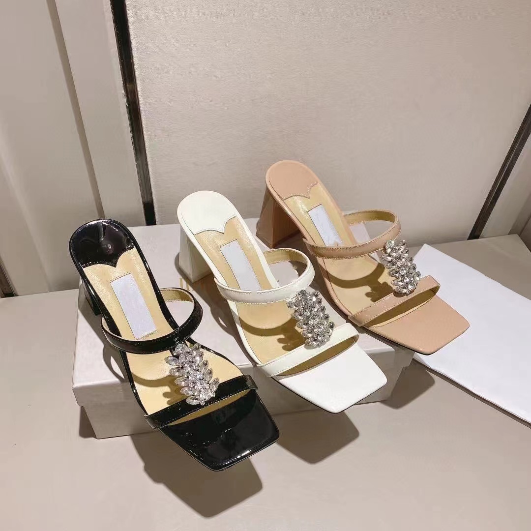 latest womens slippers Diamond Buckle beach casual fashion block heel designer sandals Party work Luxury Thick heel sandal Top quality Open toe women shoes with box
latest womens slippers Diamond Buckle beach casual fashion block heel designer sandals Party work Luxury Thick heel sandal Top quality Open toe women shoes with box
