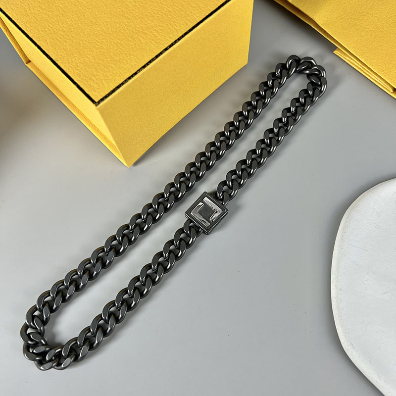 Double Letter Fashion Women Necklaces Square Plate Hidden Buckle Pendant Necklaces Female Thick Link Chain Necklace
Double Letter Fashion Women Necklaces Square Plate Hidden Buckle Pendant Necklaces Female Thick Link Chain Necklace
