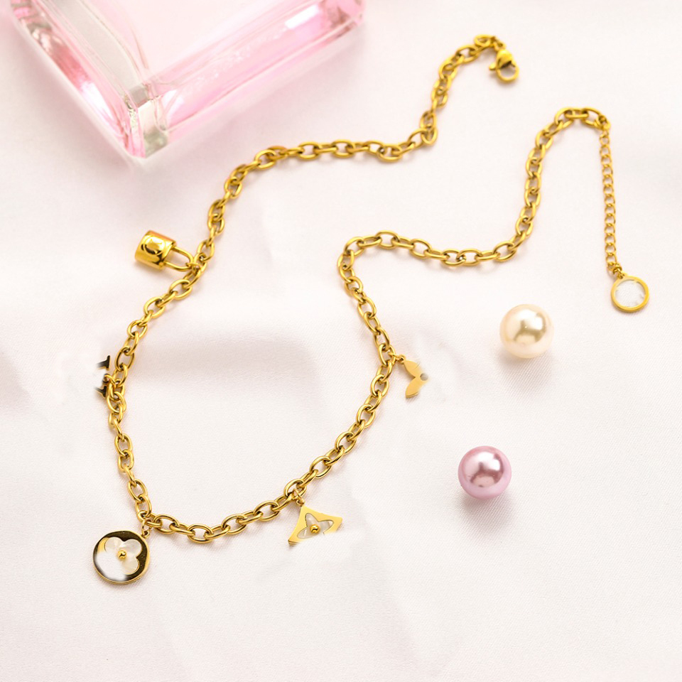 Luxury Designer Flowers Letter Necklace Female Stainless Steel Chain Luxury Fashion Simple Couple Chain Necklaces Jewelry Gift Accessories
Luxury Designer Flowers Letter Necklace Female Stainless Steel Chain Luxury Fashion Simple Couple Chain Necklaces Jewelry Gift Accessories