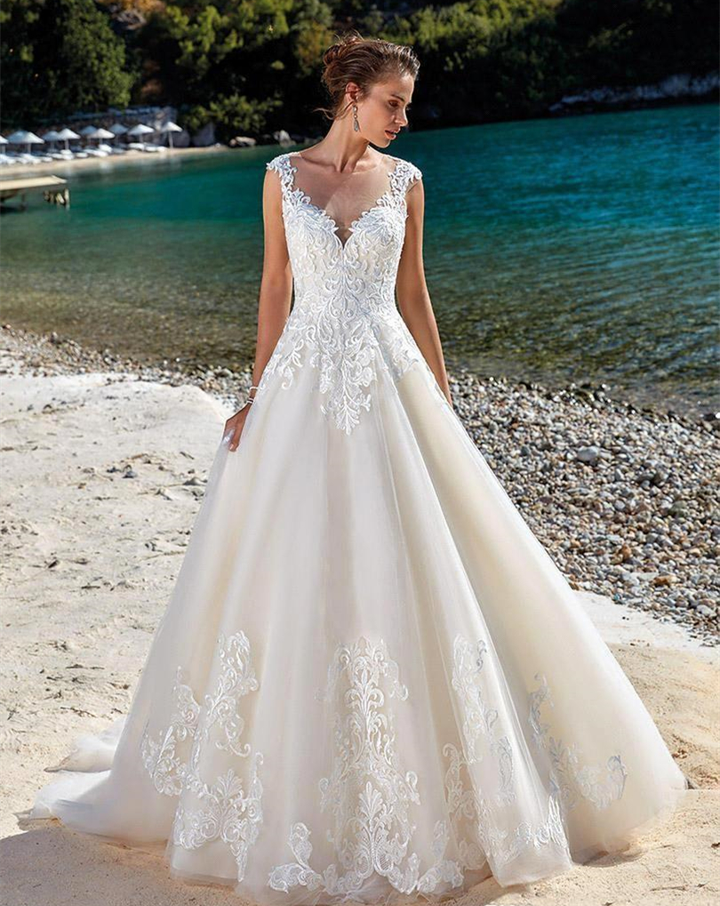 2023 Sleeveless Boho Wedding Dress Lace Applique A Line Long Bohemian Bride Dresses Transparent Crew Neck Back Buttons Court Train Summer Beach Bridal