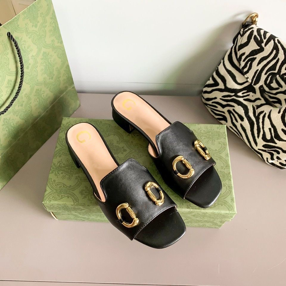 2023 Italy slides sandals catwalk design ladies summer high-heeled sandals designer sandal fashion party embroidery High heel slide With box, Brown 7cm heel
2023 Italy slides sandals catwalk design ladies summer high-heeled sandals designer sandal fashion party embroidery High heel slide With box, Brown 7cm heel