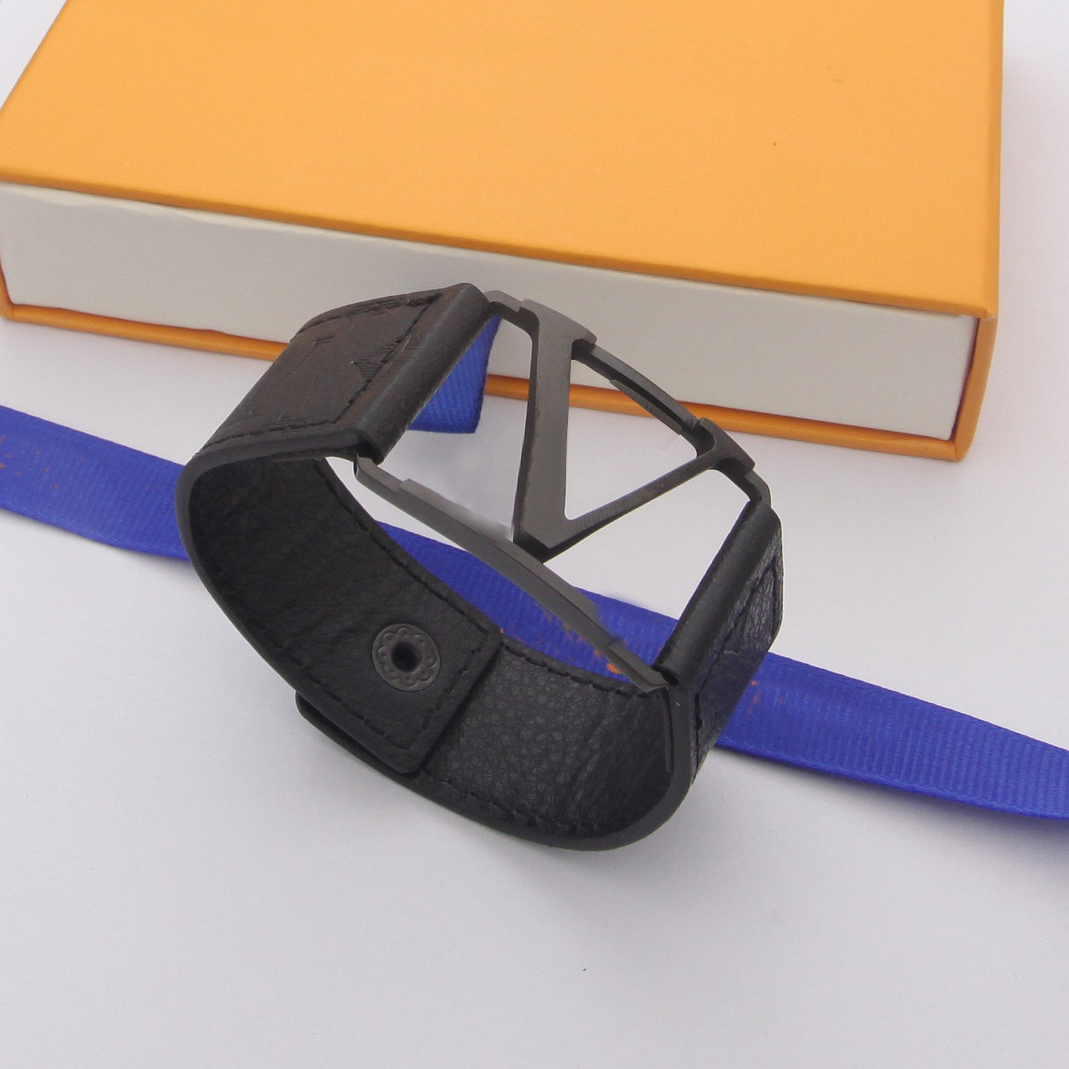 2025 Designer Jewelry Bracelet Presbyopia Leather Bracelets Fashion For Men Women Leather Elegant Bangle