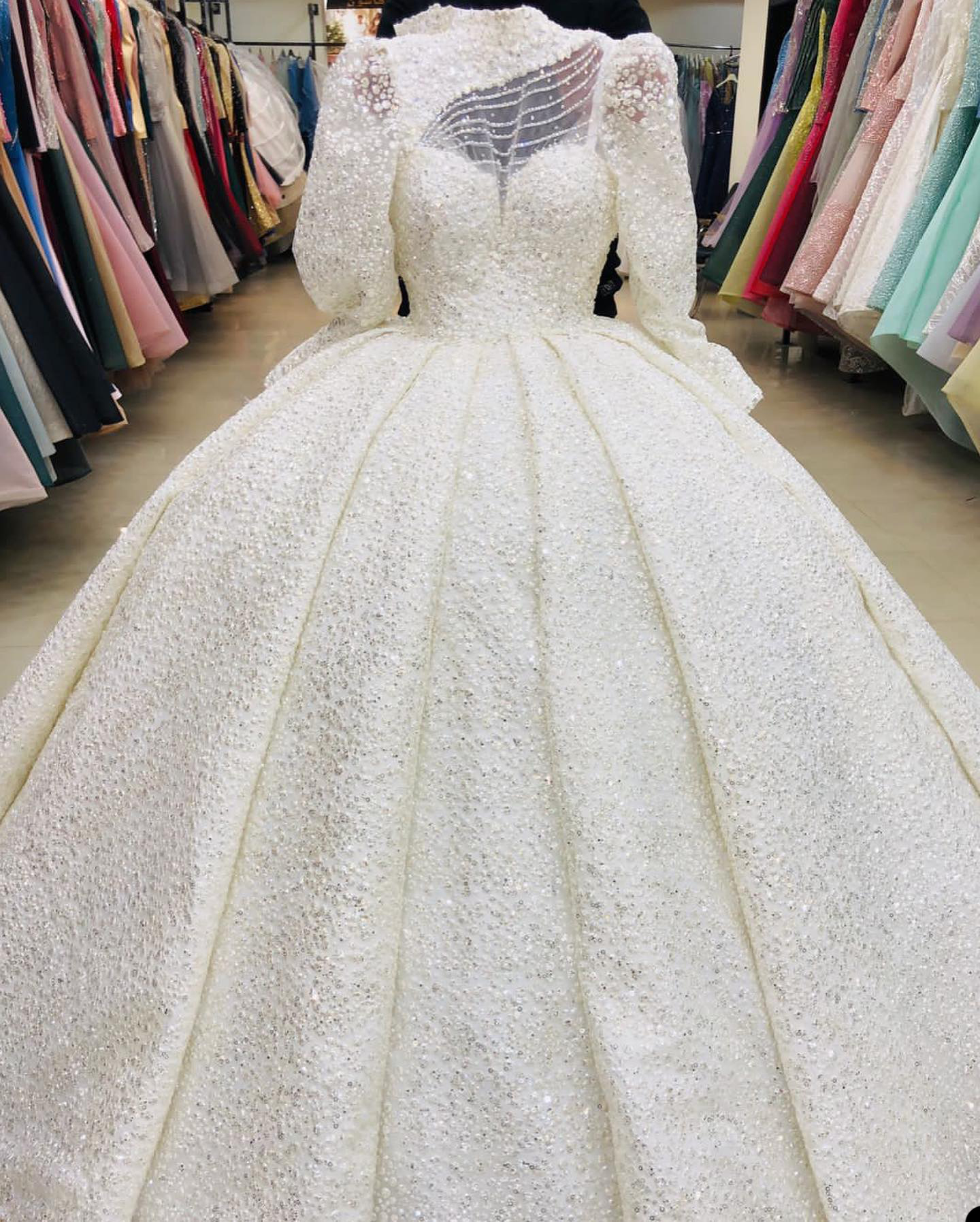 Luxury Ball Gown Wedding Dresses High Neck Art Design Hollow Long Sleeves Shining Applicants Backless Zipper Floor Length Custom Made Bridal Gown Vest