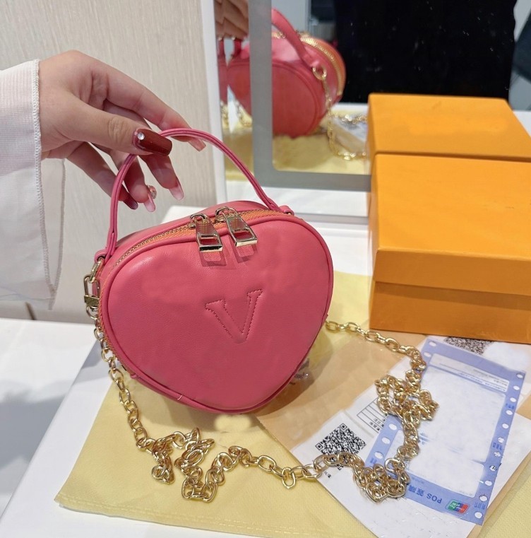 Designer Shoulder Bag Tote Bags High Quality Leather Handbag Women Designers Handbags Bags Purses Heart-shaped Ladies Fashion Crossbody Bags, White
Designer Shoulder Bag Tote Bags High Quality Leather Handbag Women Designers Handbags Bags Purses Heart-shaped Ladies Fashion Crossbody Bags, White