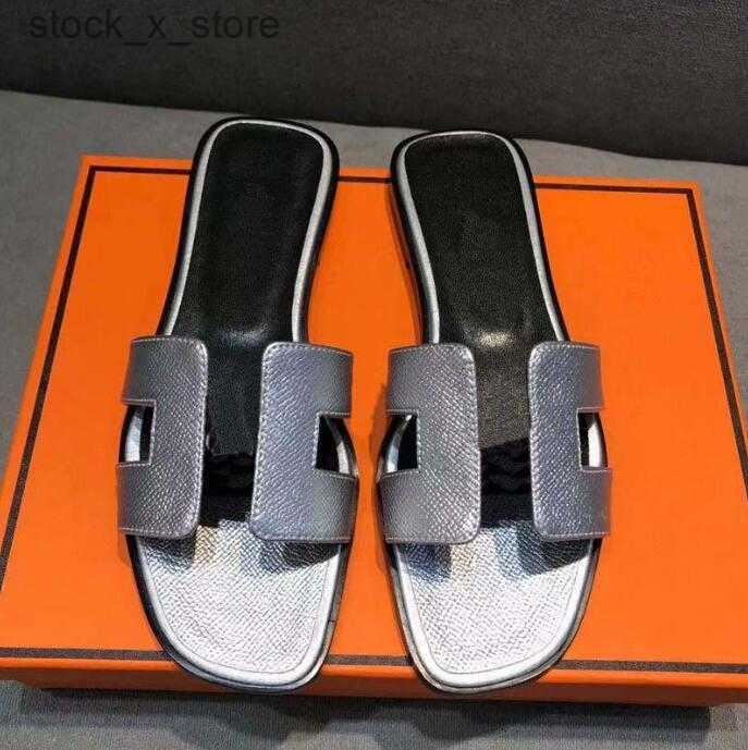 Designer women H flat sandals fashion leather slippers summer lady sandals beach party oran slide slippers 35-43size Slippers, As pic
Designer women H flat sandals fashion leather slippers summer lady sandals beach party oran slide slippers 35-43size Slippers, As pic