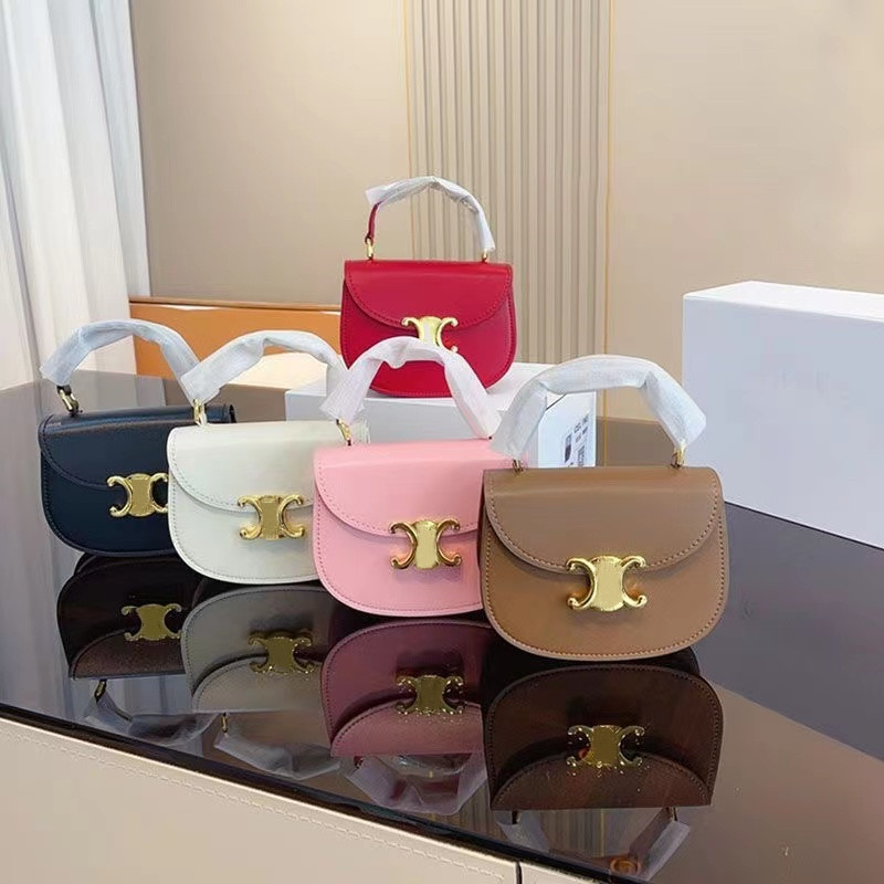 High-end Leather Handbag Women's Shoulder Crossbody Bags purse Fashion design semicircle Portable Tote Saddles bag Portable oblique body tofu bag, Red
High-end Leather Handbag Women's Shoulder Crossbody Bags purse Fashion design semicircle Portable Tote Saddles bag Portable oblique body tofu bag, Red