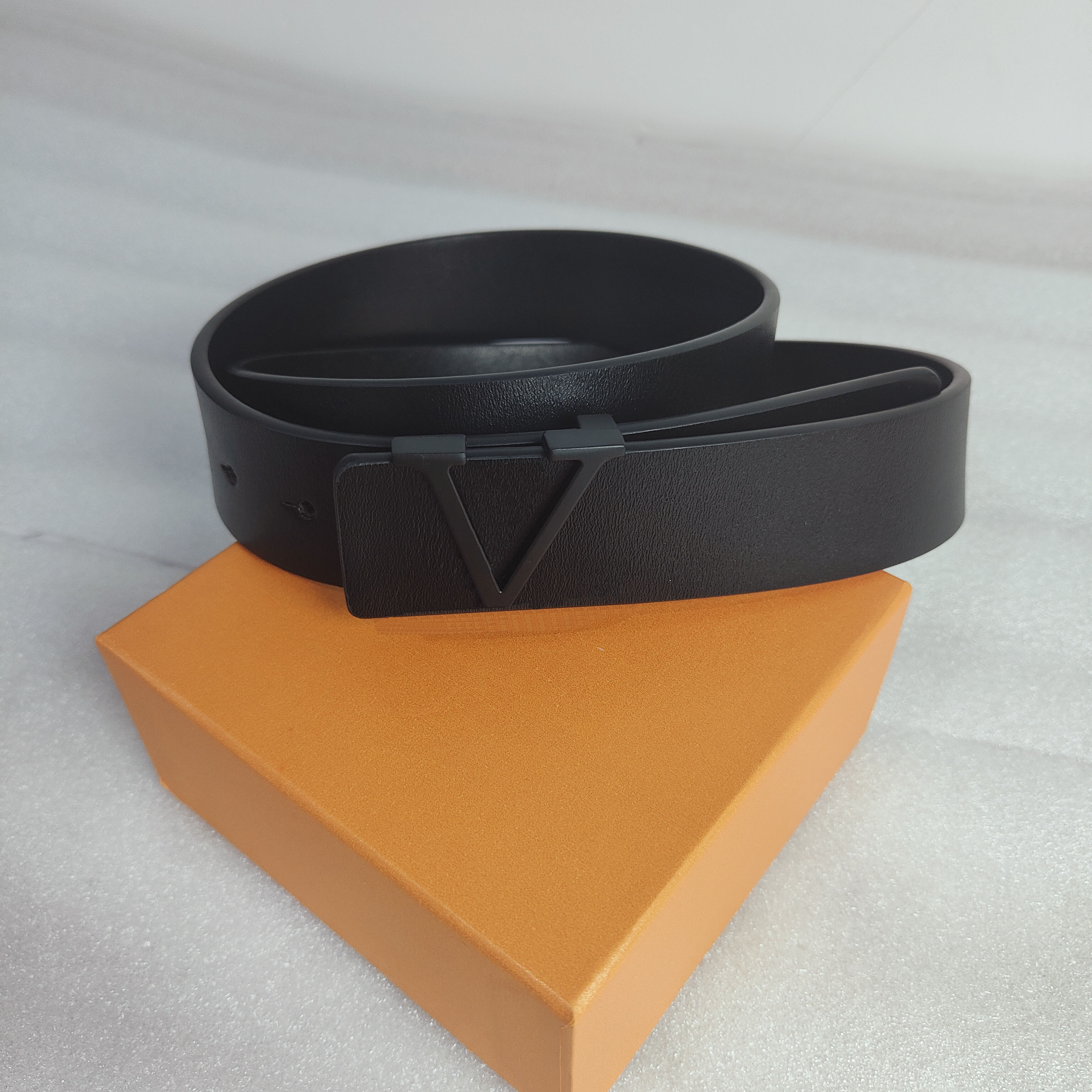 2023 MLuxury designer Belt GsBuckle Fashion Genuine Leather Women Belts For men Letter Double Big gold classical 105-125cm, Customize
2023 MLuxury designer Belt GsBuckle Fashion Genuine Leather Women Belts For men Letter Double Big gold classical 105-125cm, Customize