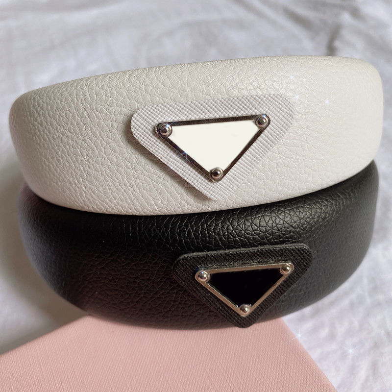 Designer headband leather enamel for washing face metal triangle tag pure color retro headwear tiktok hair hoop makeup girls hairband fashionable luxury ZB043 E23
Designer headband leather enamel for washing face metal triangle tag pure color retro headwear tiktok hair hoop makeup girls hairband fashionable luxury ZB043 E23
