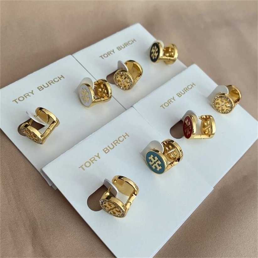 2023 Designer New Fashion Jewelry trendy double-sided buckle enamel super flash versatile
2023 Designer New Fashion Jewelry trendy double-sided buckle enamel super flash versatile