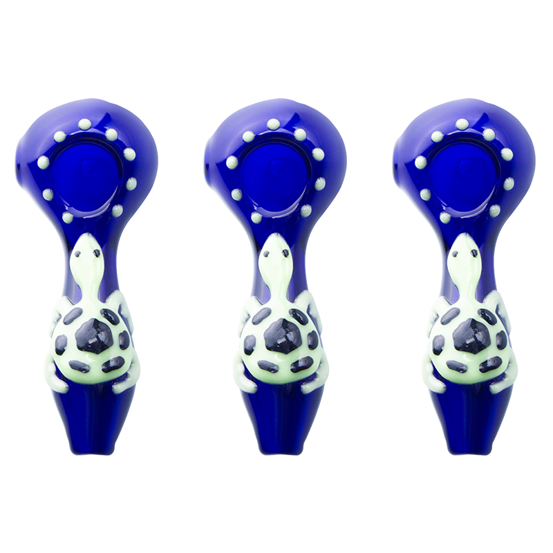 CSYC Y058 Luminous Glass Pipes About 9.5cm Length Glowing Turtle Style Tobacco Dry Herb Spoon Smoking Pipe Smooth Airflow
CSYC Y058 Luminous Glass Pipes About 9.5cm Length Glowing Turtle Style Tobacco Dry Herb Spoon Smoking Pipe Smooth Airflow