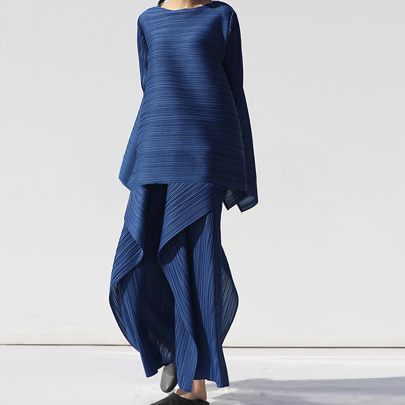 Womens Two Piece Pants Miyake Pleated Women Sets Summer Long Sleeve Tshirt Tops Ladies Loose Original Designer Causal Clothing 230317, Gray sets
Womens Two Piece Pants Miyake Pleated Women Sets Summer Long Sleeve Tshirt Tops Ladies Loose Original Designer Causal Clothing 230317, Gray sets