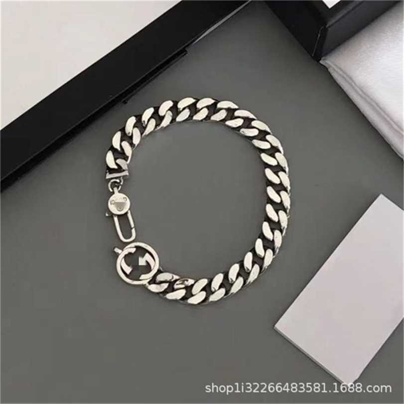2023 Designer New Fashion jewelry Gujia 925 double Thai silver hollow out interlocking tank Cuban Bracelet personalized fashion men's and women's style
2023 Designer New Fashion jewelry Gujia 925 double Thai silver hollow out interlocking tank Cuban Bracelet personalized fashion men's and women's style