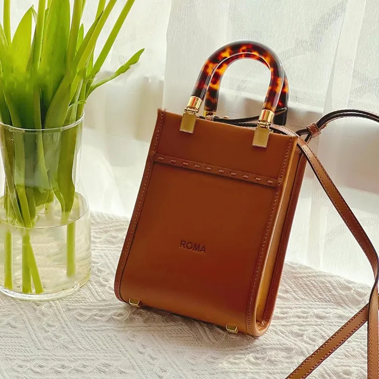 fashion trave Glass handle clutch tote bag sunshine fendace luxury designer handbags Leather Crossbody with shoulder strap Roma bags womens mens retro pochette, Customize
fashion trave Glass handle clutch tote bag sunshine fendace luxury designer handbags Leather Crossbody with shoulder strap Roma bags womens mens retro pochette, Customize