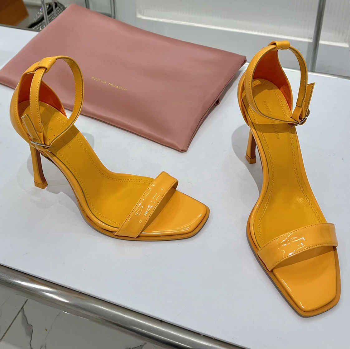 Amina muaddi Sandals Women High Heels Lacquer Leather Ankle Strap Buckle Dress Shoes Sunflower High Heels 9.5cm Designer Party stiletto Heel Wedding Lace Box, Pink
Amina muaddi Sandals Women High Heels Lacquer Leather Ankle Strap Buckle Dress Shoes Sunflower High Heels 9.5cm Designer Party stiletto Heel Wedding Lace Box, Pink