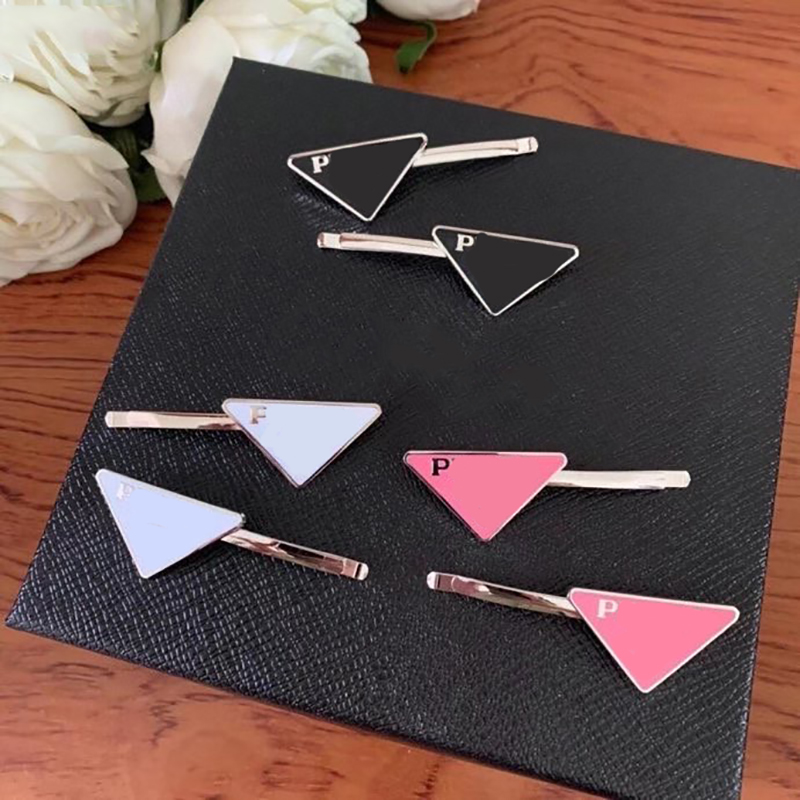 Designer Headwear A Pair of Women's Metal Hairpins Reversed Triangle Side Clip Vintage Letter Hairpiece Clip Bang Edge Clip