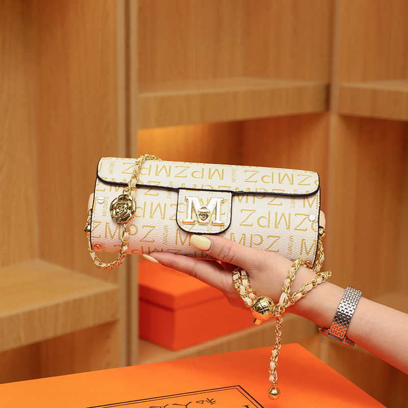 Women's bag 2023 new fashion spring and summer light luxury women's bag chain barbillon cylinder bag Single Shoulder Messenger pillow bag, Khaki10
Women's bag 2023 new fashion spring and summer light luxury women's bag chain barbillon cylinder bag Single Shoulder Messenger pillow bag, Khaki10