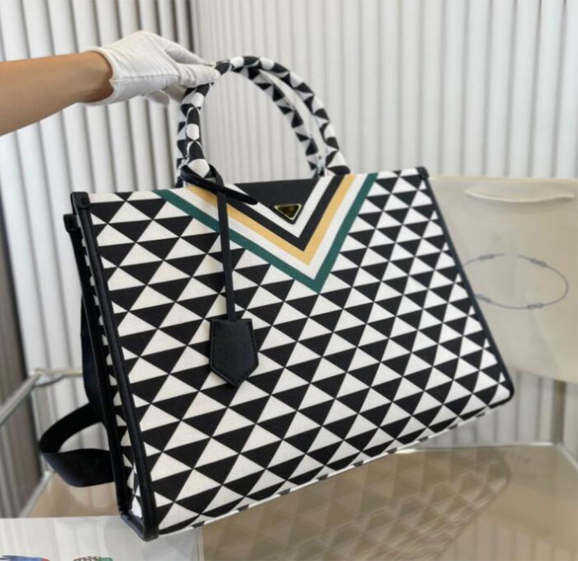Shopping Bags tote handbags Luxurys Designers Women Bags Messenger for Ladies Shoulder Strap Designer handbag Womens Bag dhgate9104441, Gold
Shopping Bags tote handbags Luxurys Designers Women Bags Messenger for Ladies Shoulder Strap Designer handbag Womens Bag dhgate9104441, Gold