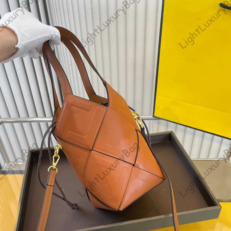 Bucket Top luxury Designer Crossbody Shoulder Bags Handbag women's fashion leather handbags handbag removable shoulders strap 230317, Red 1 15*10cm
Bucket Top luxury Designer Crossbody Shoulder Bags Handbag women's fashion leather handbags handbag removable shoulders strap 230317, Red 1 15*10cm