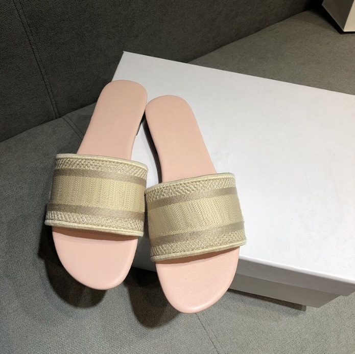 Designer Women Flat Sandals embroidered Slides Mule Shoe Luxury Brands Shoes Woman Ladies Summer Flip Flops Slippers Miller beach leather sandal, 16
Designer Women Flat Sandals embroidered Slides Mule Shoe Luxury Brands Shoes Woman Ladies Summer Flip Flops Slippers Miller beach leather sandal, 16