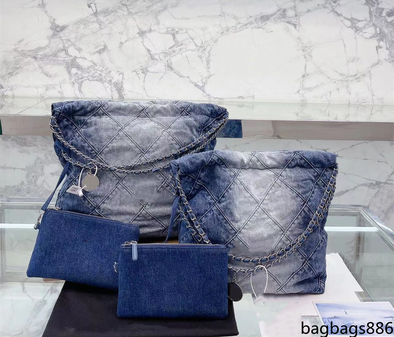 7A Women's classic quilting, 22, a shopping bag of silver metal hardware Matelasse chain shoulder handbags Lareg Cpacity outdoor Sacoche designer bags of 30 cm / 35 cm, Blue
7A Women's classic quilting, 22, a shopping bag of silver metal hardware Matelasse chain shoulder handbags Lareg Cpacity outdoor Sacoche designer bags of 30 cm / 35 cm, Blue
