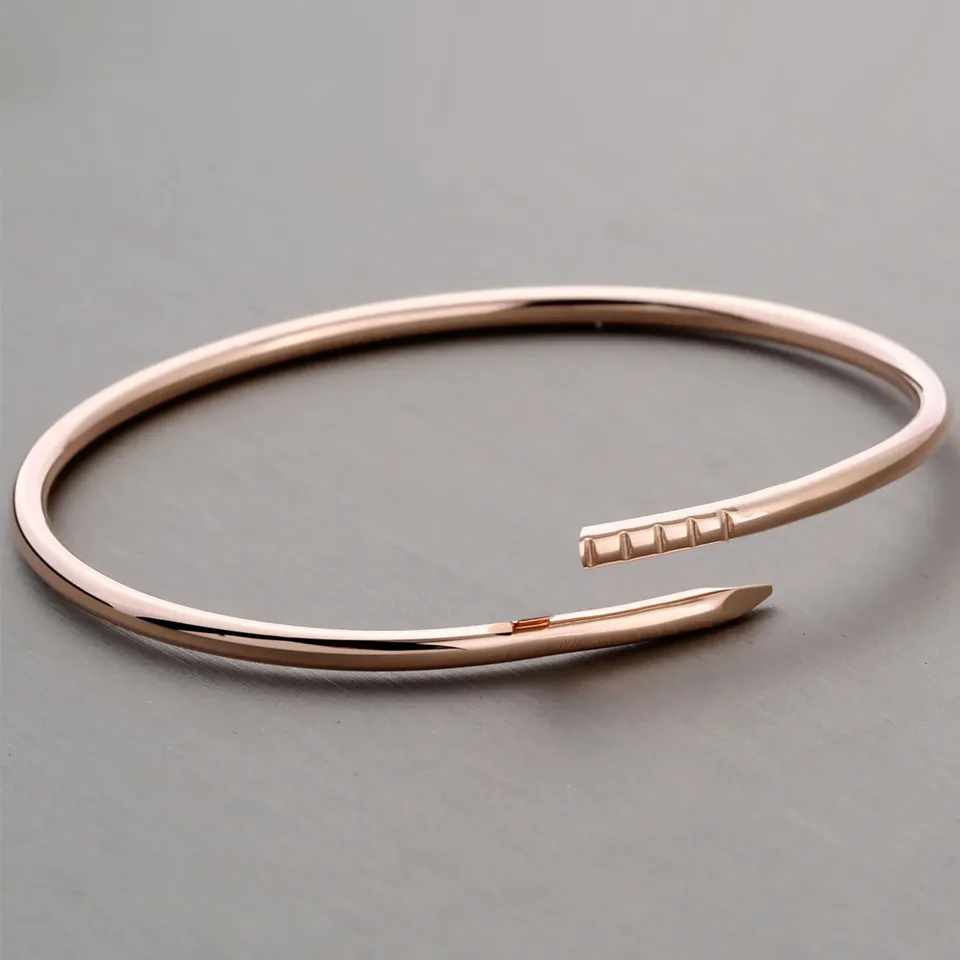Classic nail bracelet designer bracelet love bracelet 25mm nail bracelet titanium 18K gold plated bracelet ladies Love Bangles jewelry gift size 16
Classic nail bracelet designer bracelet love bracelet 25mm nail bracelet titanium 18K gold plated bracelet ladies Love Bangles jewelry gift size 16