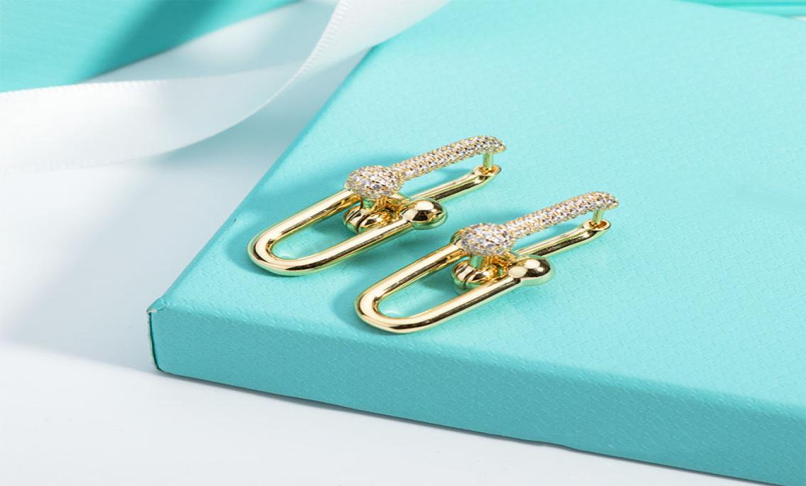 18K gold double u shaped stud earrings for women luxury brand designer OL style shining crystal ear rings earring party wedding je1105621
18K gold double u shaped stud earrings for women luxury brand designer OL style shining crystal ear rings earring party wedding je1105621