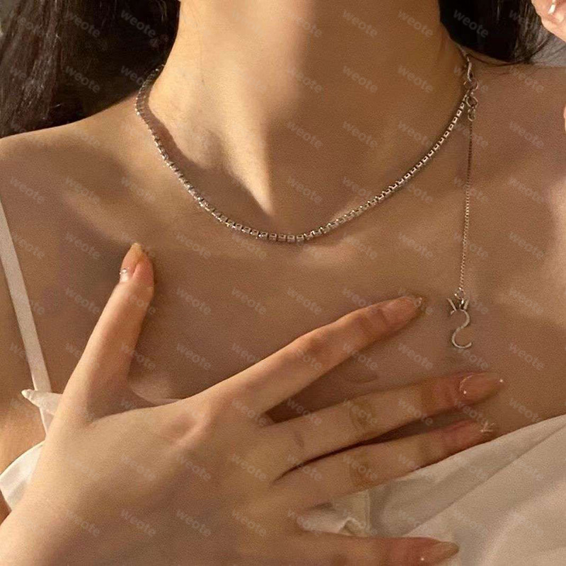 Women Gold Necklace Luxury Designer Jewelry Crystal Diamond Necklaces Silver Letter Pendant Y Chain Wedding Bracelet Earring Accessories
Women Gold Necklace Luxury Designer Jewelry Crystal Diamond Necklaces Silver Letter Pendant Y Chain Wedding Bracelet Earring Accessories