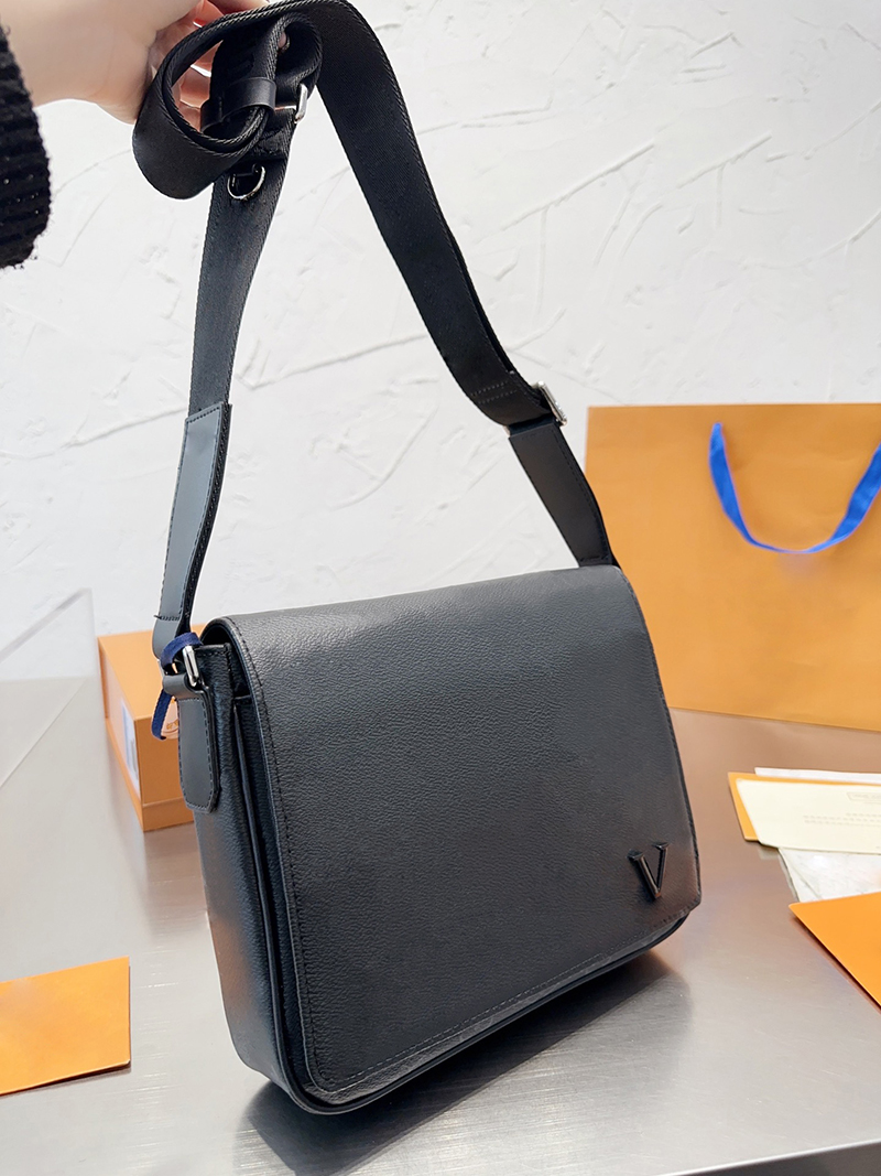 men Bag Leather Crossbody Bags District pm Shoulder bag Purse wallet Messenger Bag M46255 N42710 N42711
men Bag Leather Crossbody Bags District pm Shoulder bag Purse wallet Messenger Bag M46255 N42710 N42711