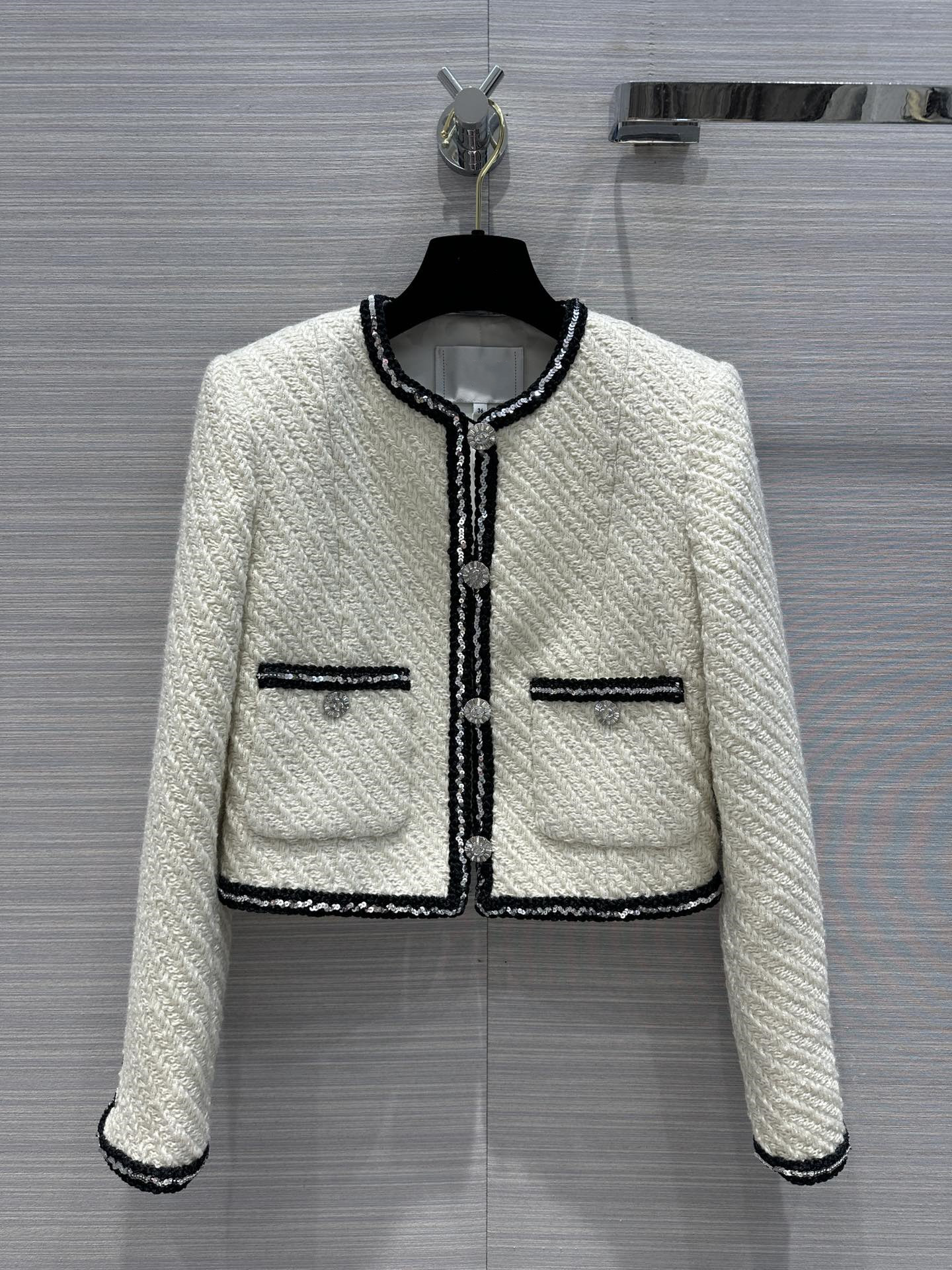 Chan home New 2023 spring Women's brand jacket Fashion top-grade autumn winter Chains CC LOGO tweed coat Leisure Spring Sequins Coat cardigan birthday Mother's Day Gift, Ivory
Chan home New 2023 spring Women's brand jacket Fashion top-grade autumn winter Chains CC LOGO tweed coat Leisure Spring Sequins Coat cardigan birthday Mother's Day Gift, Ivory