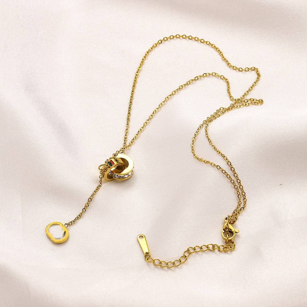 Luxury Designer Brand Letter Pendant Necklaces Chain 18K Gold Plated Double Circle Crysatl Rhinestone Sweater Newklace for Women Wedding Jewerlry Accessories
Luxury Designer Brand Letter Pendant Necklaces Chain 18K Gold Plated Double Circle Crysatl Rhinestone Sweater Newklace for Women Wedding Jewerlry Accessories