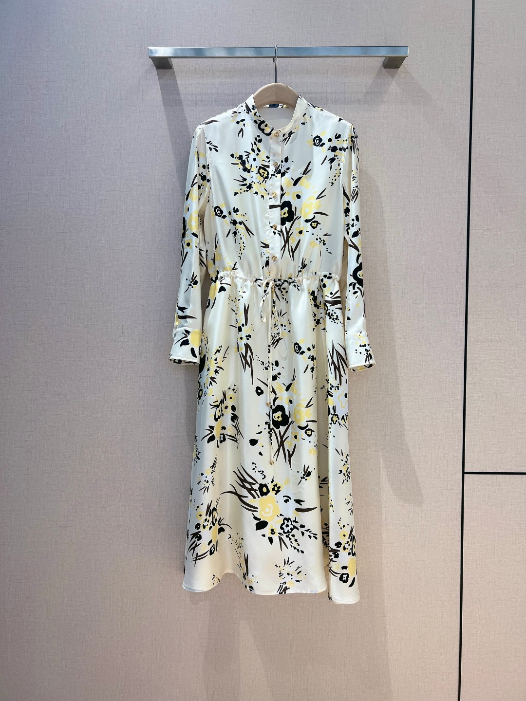 New spring/summer 2023 dress, kaleidoscope abstract corset printed skirt, small stand collar front shoulder design, White
New spring/summer 2023 dress, kaleidoscope abstract corset printed skirt, small stand collar front shoulder design, White