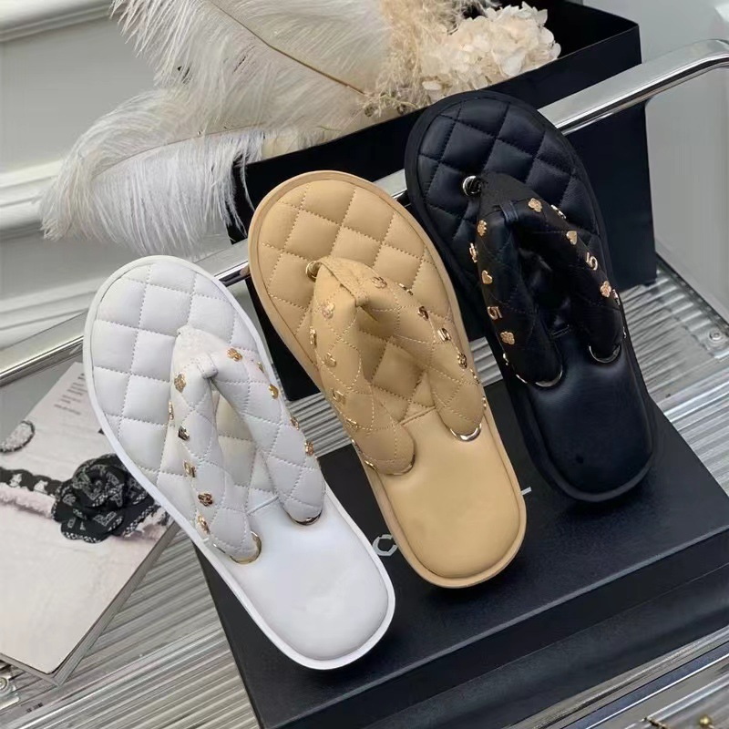 Summer luxury Sandals Designer women Flip flops Slipper Fashion Genuine Leather slides Metal Chain Ladies Casual shoes, Black 
Summer luxury Sandals Designer women Flip flops Slipper Fashion Genuine Leather slides Metal Chain Ladies Casual shoes, Black