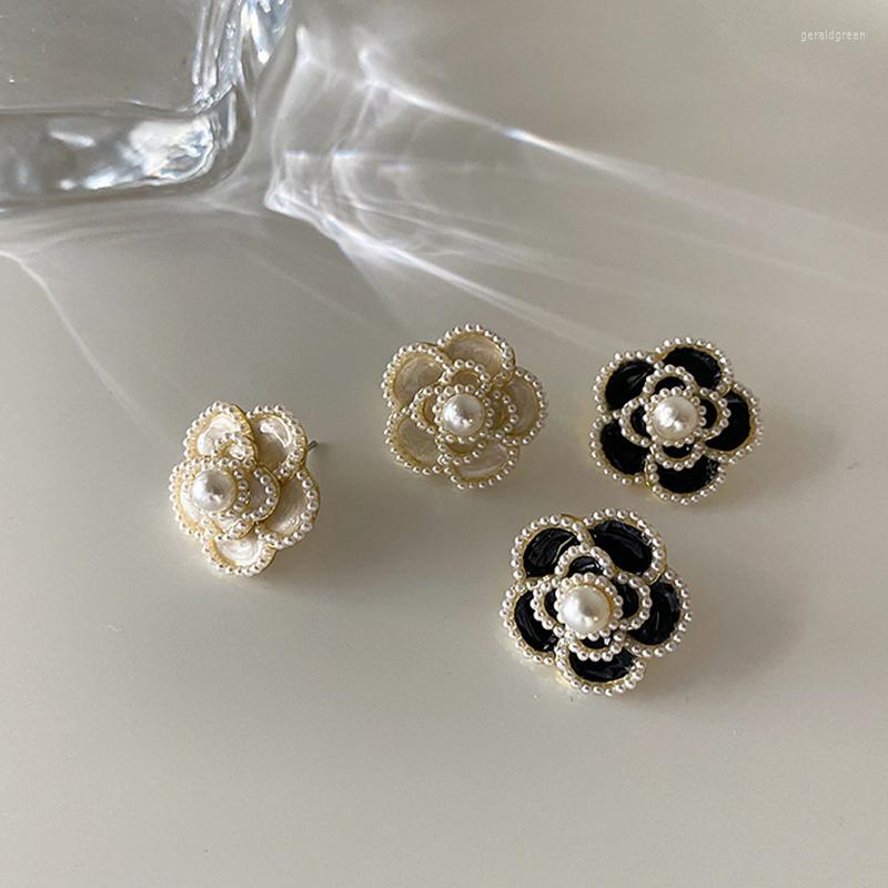 Stud Earrings GSOLD Retro Black White Drip Glaze Imitation Pearl Flower Ear Studs Simple Geometric Metal Enamel Earring Women Fashion
Stud Earrings GSOLD Retro Black White Drip Glaze Imitation Pearl Flower Ear Studs Simple Geometric Metal Enamel Earring Women Fashion