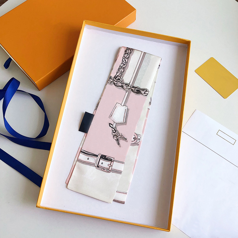 Quality designer set luxury women's scarf, fashion letter imitation handbag scarf, tie, hair bundle, 100% silk material packaging size :8*120
Quality designer set luxury women's scarf, fashion letter imitation handbag scarf, tie, hair bundle, 100% silk material packaging size :8*120