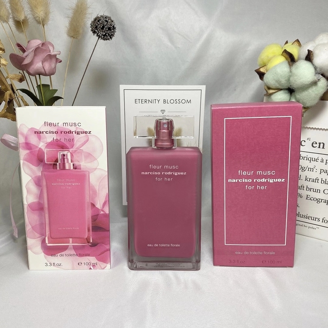 Latest Men's and Women's perfume Glass Bottle spray Persistent Wooden Flower Fragrance Fruit Natural Flavor Women's Antiperspirant
Latest Men's and Women's perfume Glass Bottle spray Persistent Wooden Flower Fragrance Fruit Natural Flavor Women's Antiperspirant