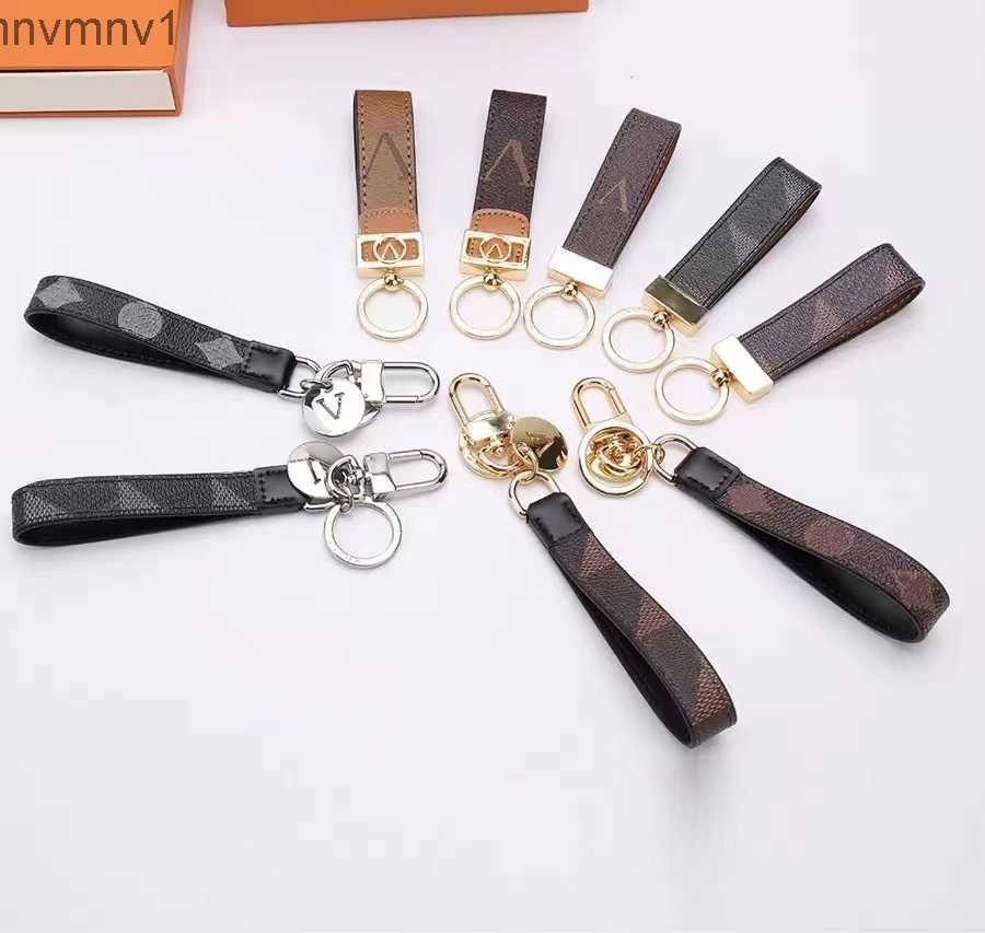 Keychain louise vuitton viuton lvs Fashion Handmade Key Buckle Car Leather Keychains Men Women Bag Pendant Accessories SAEM