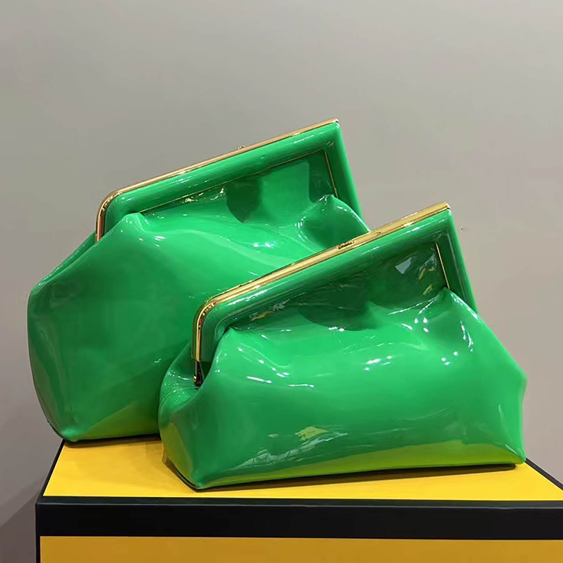 First Patent Leather Small Bags Soft Leather Luxury Shoulder Messenge Bags Oversized Metal F Clasp Clutch Cross Body Handbag Black Brown Designer Women Purse Wallet
First Patent Leather Small Bags Soft Leather Luxury Shoulder Messenge Bags Oversized Metal F Clasp Clutch Cross Body Handbag Black Brown Designer Women Purse Wallet