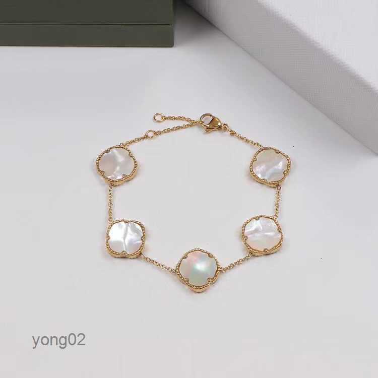 Styles Mix Top Quality Women Designer Bangles Steel Classic Five Four-leaf Flowers Bracelet Luxury Bracelets Lady Party
Styles Mix Top Quality Women Designer Bangles Steel Classic Five Four-leaf Flowers Bracelet Luxury Bracelets Lady Party