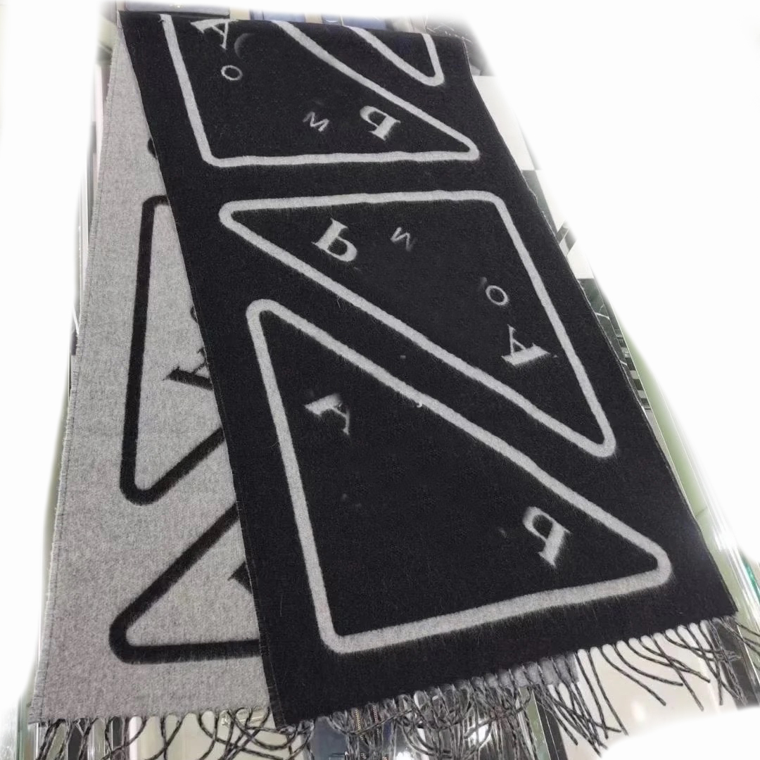 Winter Designer Womens Scarf Warm Scarf Scarves Luxurious Brand Letter Silk High End Classic Pattern shawl New Gift Easy to match Soft Touch Multicoloured
Winter Designer Womens Scarf Warm Scarf Scarves Luxurious Brand Letter Silk High End Classic Pattern shawl New Gift Easy to match Soft Touch Multicoloured