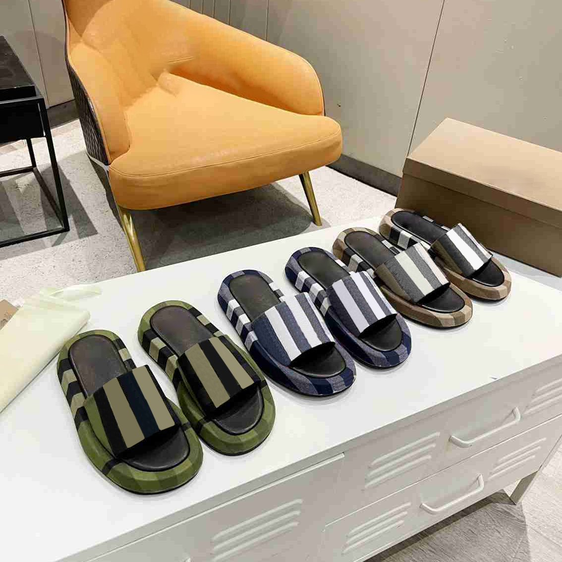 Designer check cotton slippers BUR luxury summer fashion flat women slides slip-on sandal platform slipper rubber sole slider size 35-41
Designer check cotton slippers BUR luxury summer fashion flat women slides slip-on sandal platform slipper rubber sole slider size 35-41